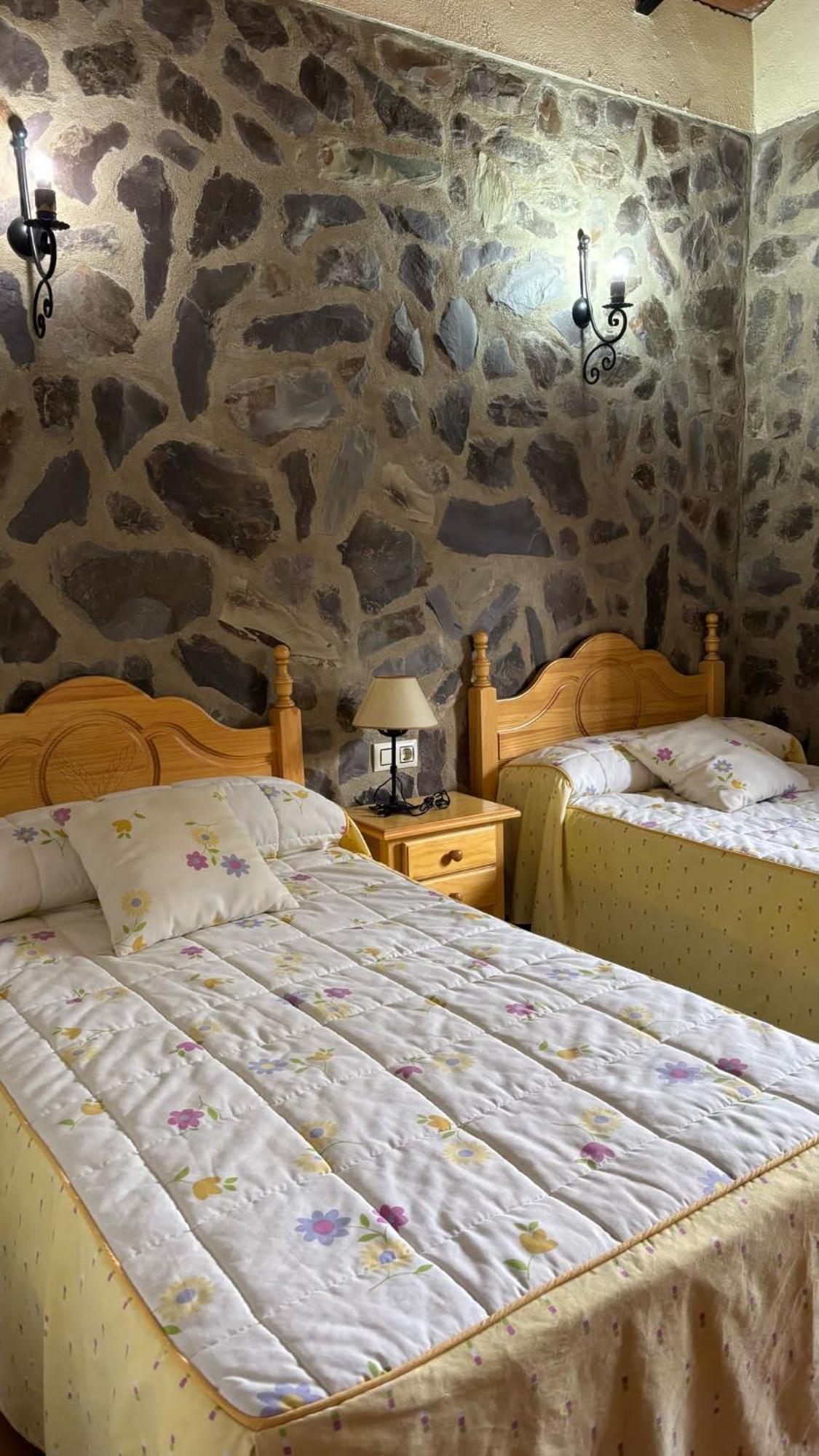 Casas Rurales Los Llanos 丰特斯-德莱昂 外观 照片
